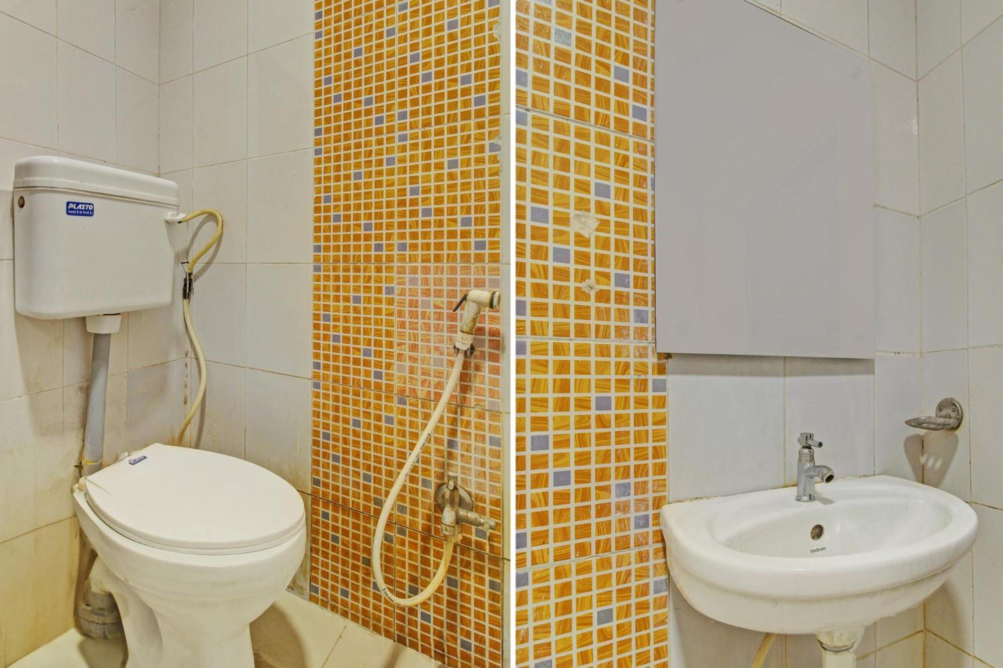 Hotel O Ruma Near Nampally Railway Station Hyderabad Exteriör bild