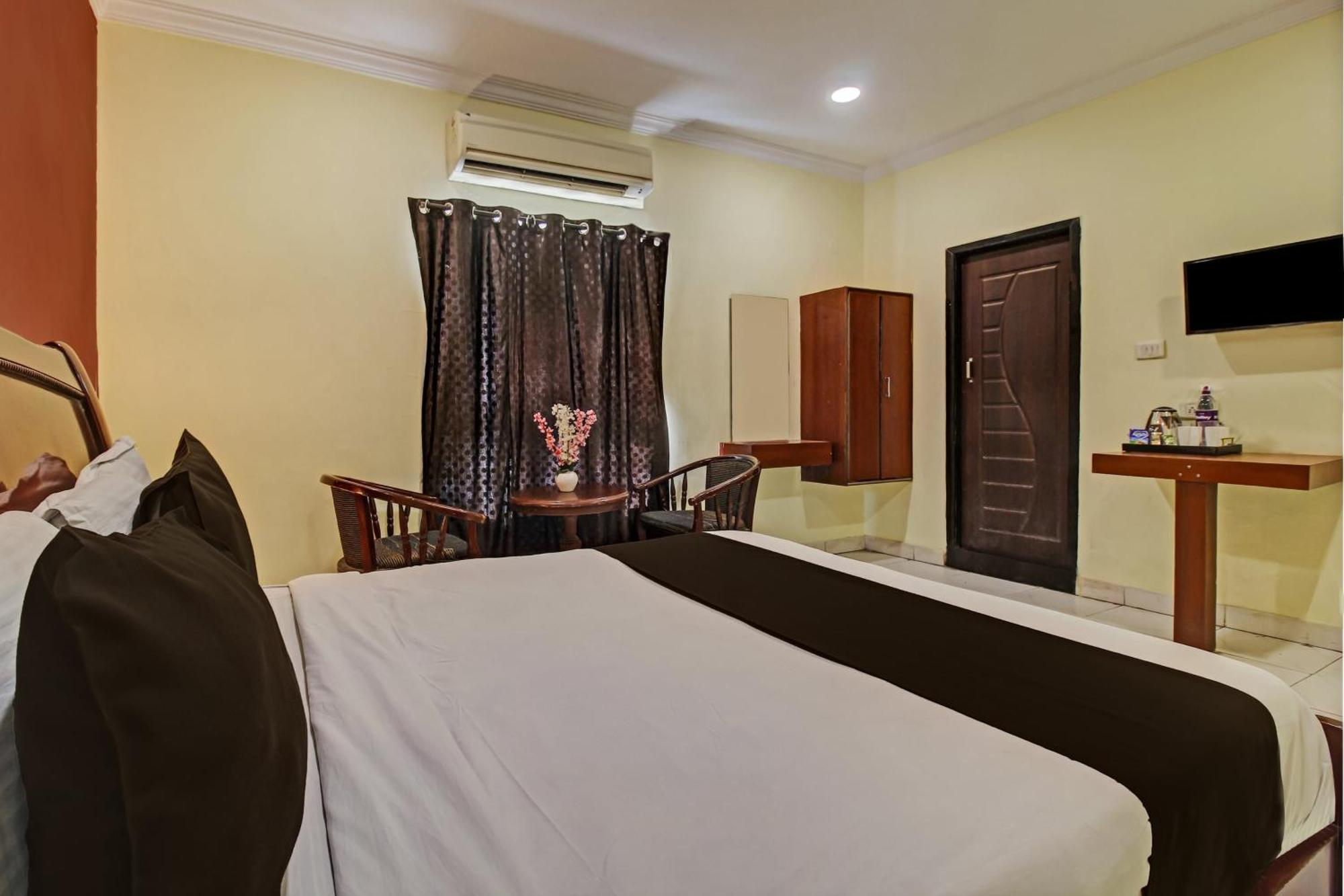 Hotel O Ruma Near Nampally Railway Station Hyderabad Exteriör bild
