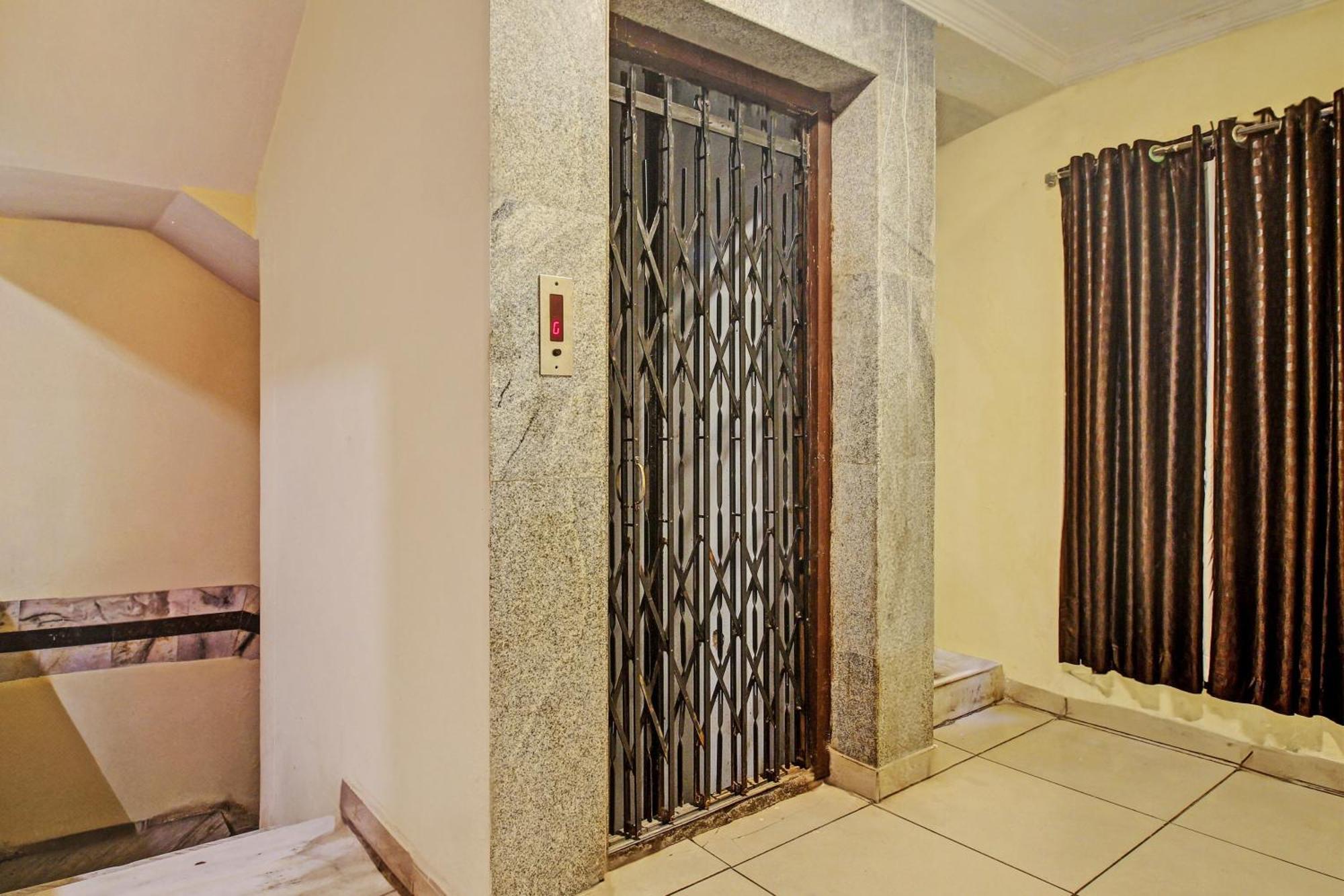 Hotel O Ruma Near Nampally Railway Station Hyderabad Exteriör bild