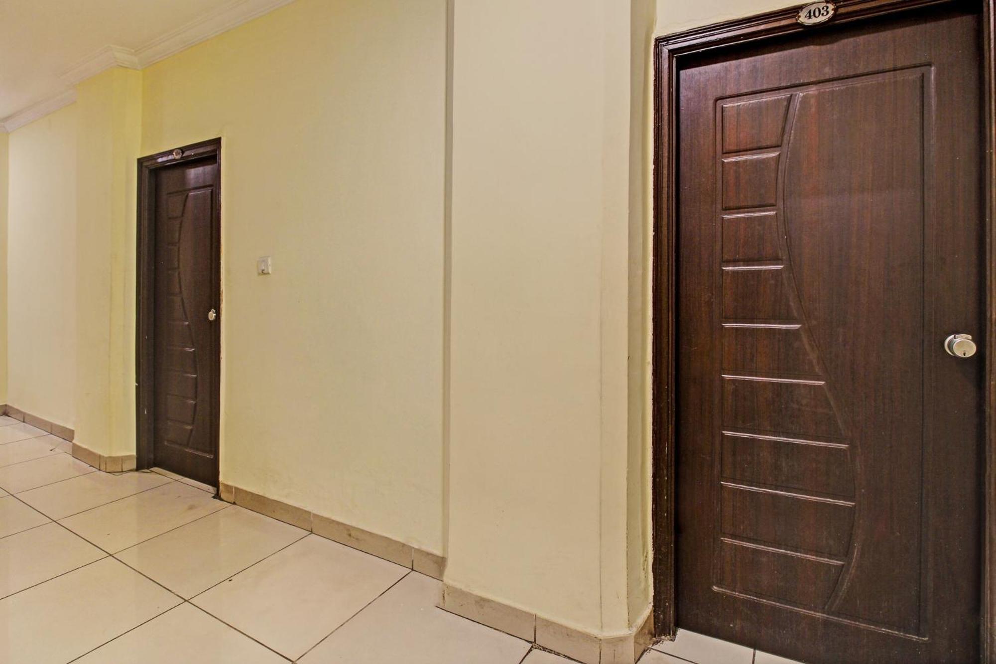 Hotel O Ruma Near Nampally Railway Station Hyderabad Exteriör bild